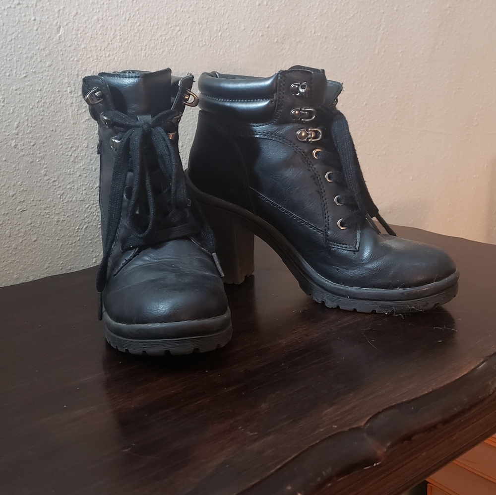 black ankle boots size 7